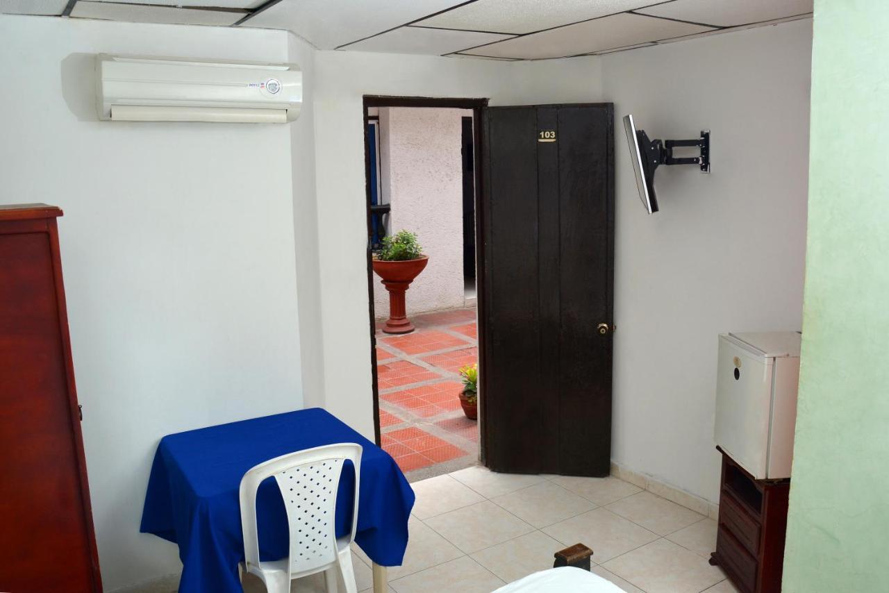 Hotel Andalucia Inn Σάντα Μάρτα Εξωτερικό φωτογραφία